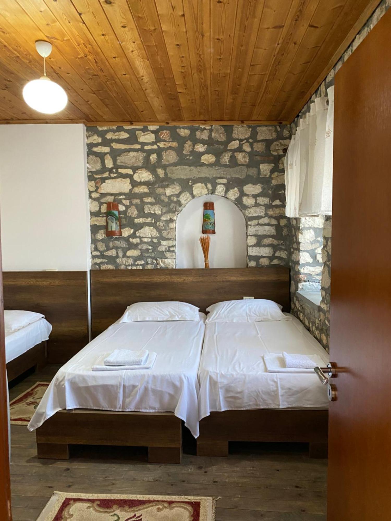 Aria Baci Guest House Berat Exterior foto