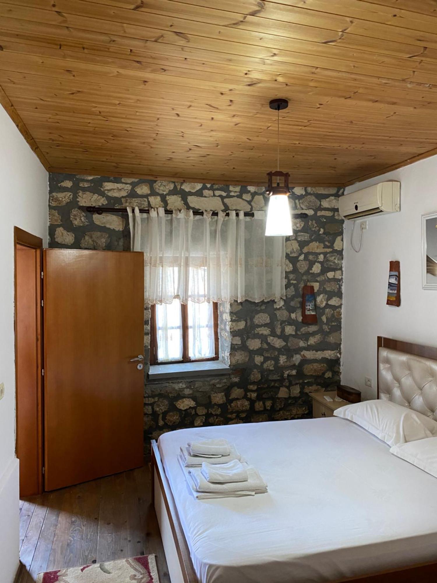 Aria Baci Guest House Berat Exterior foto